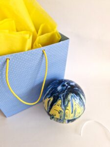 Souvenirs d'Alice Gard collection Nouveau Monde sac coordonné au mini Bébou et son mini berceau création artisanale